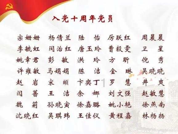 2摊贩疑因价格吵架,当街互扔草莓散落一地,路人:扔了10几分钟